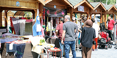 ‘Maharetli Eller Kadın Üretici Pazarı’ yeniden Harman Meydanındaki yerine taşındı