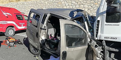  Malatya'da tırla hafif ticari araç çarpıştı, 6 kişi öldü