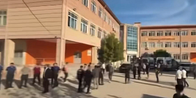 Manisa’da Okul Önünde Silahlı Saldırı : 4 Öğrenci Yaralandı