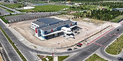 Mehmet Altun Havacılık ve Uzay Teknolojileri Mesleki ve Teknik Anadolu Lisesi veli ve öğrencilere tanıtıldı