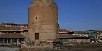 Melikgazi Belediyesi Sırçalı Kümbet'i restore edecek
