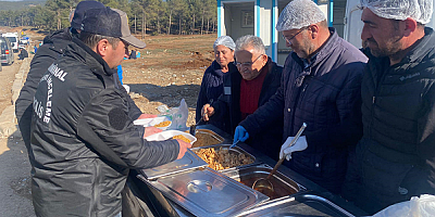 Memduh Büyükkılıç, Deprem Bölgesinde Sıcak Yemek ve Çorba Dağıttı