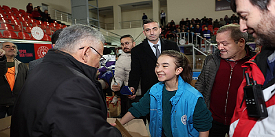 Memduh Büyükkılıç'tan Bölgenin En Büyük Deprem Lojistik Merkezi'nde İnceleme