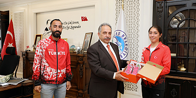 Milli atletten Başkan Yalçın'a ziyaret