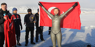 Milli sporcu Erken, buz altı dalış rekoru için Tödürge Gölü'nde antrenman yaptı