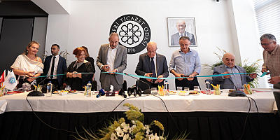 Mustafa Nevzat Özhamurkar'ın ismi törenle toplantı salonuna verildi