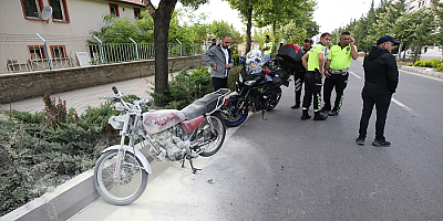 Nevşehir'de ehliyetsiz sürücü polise yakalanacağını anlayınca motosikletini ateşe verdi