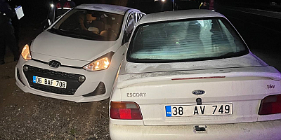 Nevşehir'de kavşakta çarpışan iki otomobildeki 4 kişi yaralandı