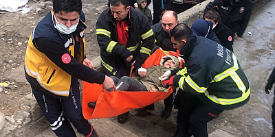 Niğde'de 10 yaşındaki çocuğun yüzüne demir saplandı