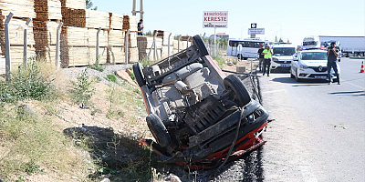 Niğde'de devrilen kamyonetteki 8 kişi yaralandı