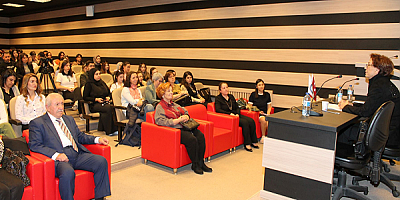 NNYÜ'de “Siyasetin Cinsiyeti ” konulu konferans düzenledi