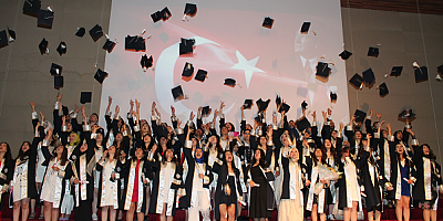 NNYÜ Sağlık Bilimleri Fakültesinde mezuniyet coskusu
