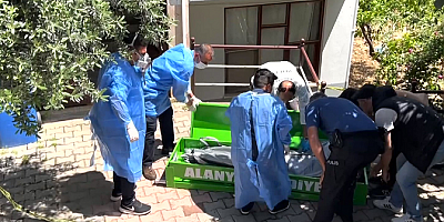 Oglu tarafından öldürülen yaşlı kadının cesedi gardıropta bulundu
