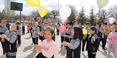 Öğrencilerden depremzedeler için 