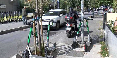 Otomobilin çarptığı skuterdeki iki genç öldü