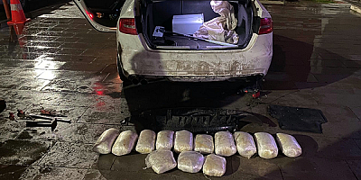Otomobilin tamponunda 11 kilo 776 gram esrar ele geçirildi 2 kişi tutuklandı