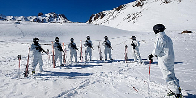 Özel harekat MAK timi 3100 rakımda kış eğitimi alıyor
