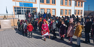 Özvatan'da öğrenciler karne heyecanı yaşadı