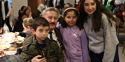 Palancıoğlu iftarda yetim ve öksüz çocuklarla bir araya geldi