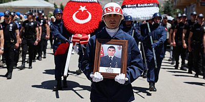 Pençe-Kilit Harekatı'nda şehit olan Uzman Çavuş Ümit Üzüm Sarız'da toprağa verildi