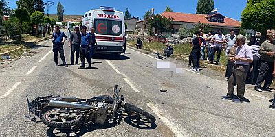 Pikap ile çarpışan motosikletteki 2 kişi öldü