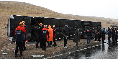  Pınarbaşı-Gürün kara yolunda yolcu otobüsü devrildi, 7 kişi öldü, 40 kişi yaralandı
