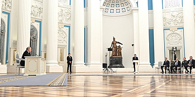 Putin, Rusya'nın Donbas'taki ayrılıkçıların sözde yönetimlerini tanıyan kararnamesini imzaladı