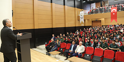 Rektör Altun, Kayseri Lisesi'nde öğrencilerle buluştu