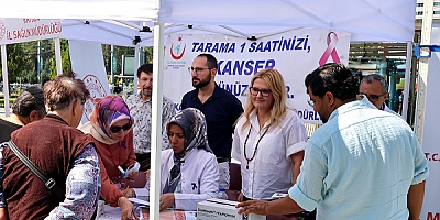 Sağlıklı Yaşam Standı Cumhuriyet Meydanı’nda Vatandaşlarla Buluştu