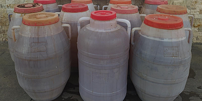 Sarıoğlan ilçesinde 550 litre kaçak içki ele geçirildi