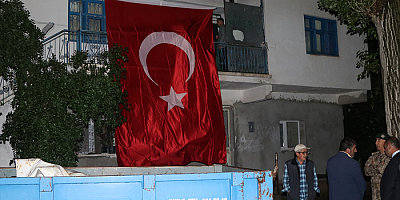 Şehit Piyade Uzman Çavuş Ömer Yıldırım'ın Sivas'taki ailesine şehadet haberi verildi