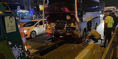 Servis otobüsü ile çekicinin çarpışması sonucu 9 kişi yaralandı