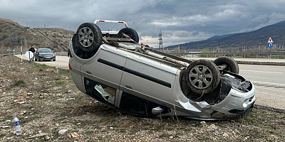 Sivas'ın Akıncılar ilçesinde devrilen otomobilin sürücüsü yaralandı
