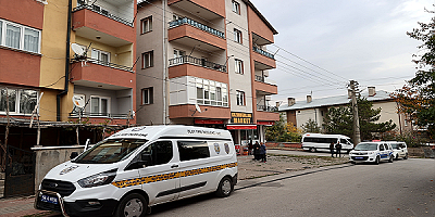 Sivas'ta 4'üncü kattan düşen çocuk ağır yaralandı