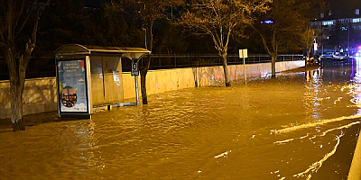 Sivas'ta cadde ve sokakları su bastı