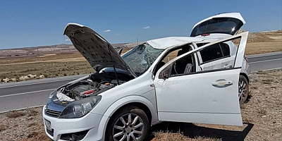 Sivas'ta devrilen otomobildeki 4 kişi yaralandı