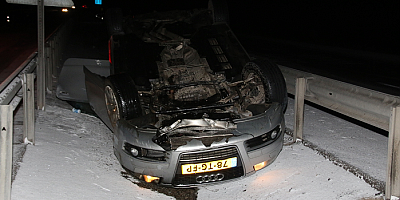 Sivas'ta devrilen otomobildeki 5 kişi yaralandı