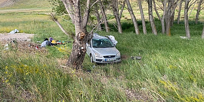 Sivas'ta devrilen otomobildeki 6 aylık bebek öldü, 3 kişi yaralandı