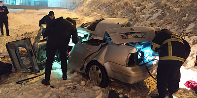 Sivas'ta devrilen otomobilin sürücüsü hayatını kaybetti