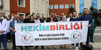 Sivas'ta doktorlar iş bırakma eylemi yaptı