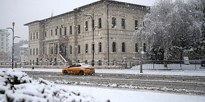 Sivas'ta kar nedeniyle 68 köy yolu ulaşıma kapandı