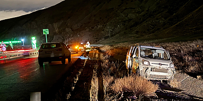  Sivas'ta kaza yapan sürücüye yardım etmek isteyen 2 kişi, başka aracın çarpması sonucu öldü