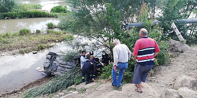 Sivas'ta Kızılırmak'a devrilen otomobildeki 3 kişi yaralandı