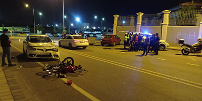 Sivas'ta otomobille çarpışan motosikletin sürücüsü yaralandı