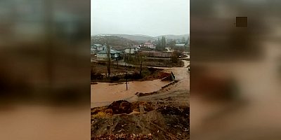 Sivas'ta sağanak yağış sonrası bazı köylerde sel meydana geldi
