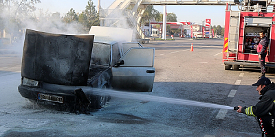 Sivas'ta seyir halindeki otomobilde çıkan yangın söndürüldü