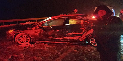 Sivas'ta tır ile otomobilin çarpıştığı kazada 1 kişi öldü, 3 kişi yaralandı