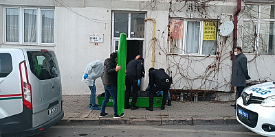 Sivas'ta  vücudunda darp izi olan kişi evinde ölü bulundu