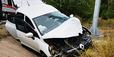 Sivas'ta yol kenarına savrulan otomobildeki 4 kişi yaralandı