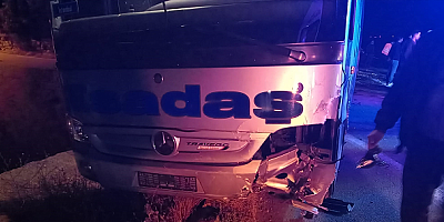 Sivas'ta yolcu otobüsüyle otomobil çarpıştı, 3 kişi yaralandı